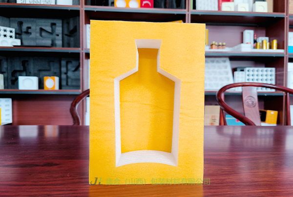 選擇 EPE 珍珠棉作為酒類的包裝材料，為您的美酒品質(zhì)保駕護航。