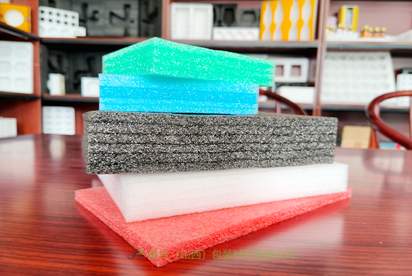 鄂爾多斯珍珠棉板材廠家-珍珠棉源頭生產(chǎn)廠家專業(yè)生產(chǎn)珍珠棉板材、黑色珍珠棉板材、復(fù)合珍珠棉板材品質(zhì)卓越