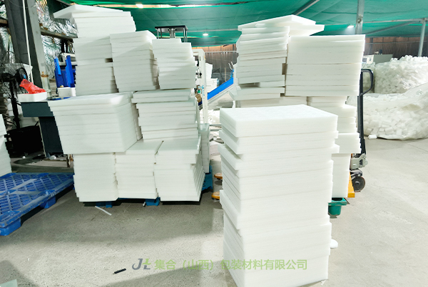 寧武珍珠棉板材-山西珍珠棉廠專業(yè)生產(chǎn)高密度珍珠棉板材、白色珍珠棉板材、復(fù)合珍珠棉板材原廠直發(fā)貨