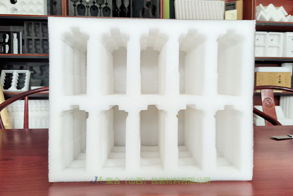 內(nèi)蒙珍珠棉包裝廠-太原珍珠棉廠家專(zhuān)業(yè)生產(chǎn)珍珠棉內(nèi)襯、貼絨布珍珠棉內(nèi)襯、XPE復(fù)合珍珠棉內(nèi)襯優(yōu)質(zhì)實(shí)惠