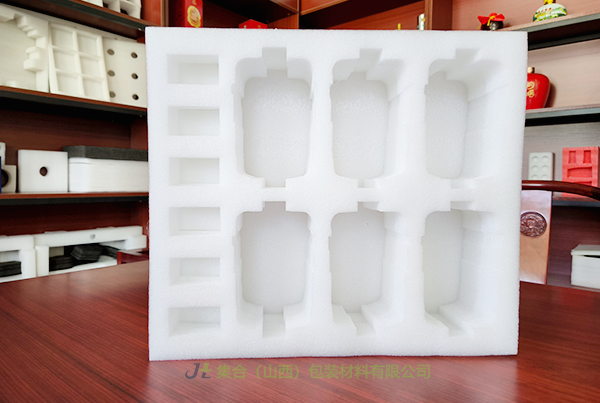 臨縣珍珠棉托盤-珍珠棉源頭生產廠家專業(yè)生產珍珠棉托盤、珍珠棉酒托、EPE托盤可靠好品質