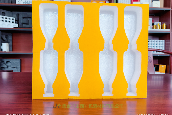 鄂爾多斯珍珠棉定做-山西珍珠棉廠專(zhuān)業(yè)生產(chǎn)珍珠棉酒托、貼絨布EPE內(nèi)襯、飲料珍珠棉托盤(pán)高性?xún)r(jià)比