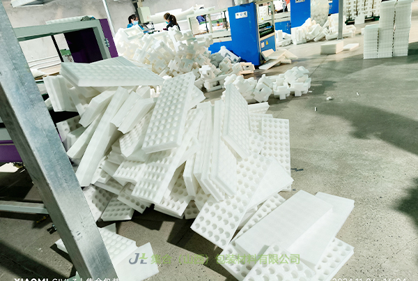 廣靈珍珠棉水果托-太原珍珠棉廠專業(yè)生產(chǎn)珍珠棉水果托、珍珠棉果托、珍珠棉酒托質(zhì)量過硬